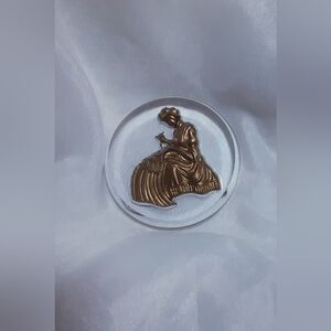 Rare Betsy Ross Sewing US Flag Etched Intaglio Crystal Glass Cameo Cabachon